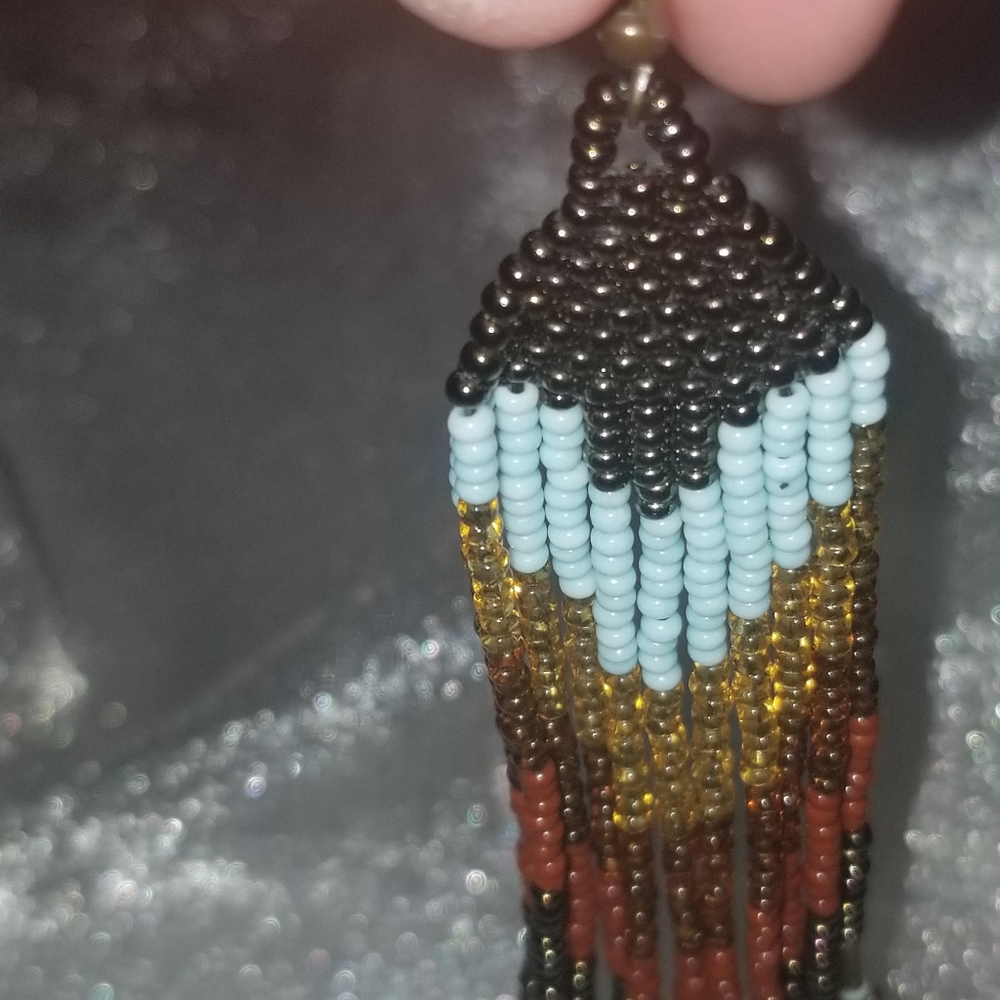 Hanbeaded Dangle earrings - Picture 4 of 5
